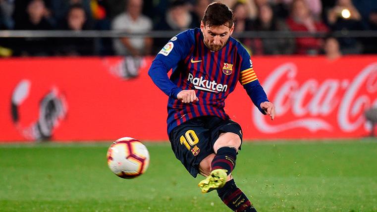 Leo Messi en su gol de falta contra el Villarreal