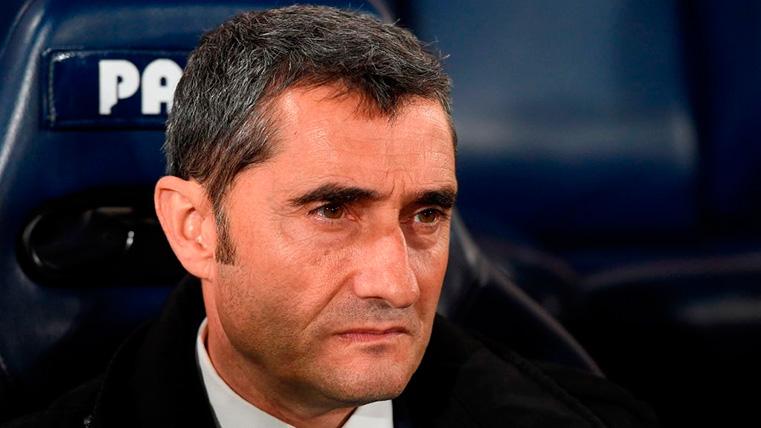 Ernesto Valverde in the bench in a party with the Barça