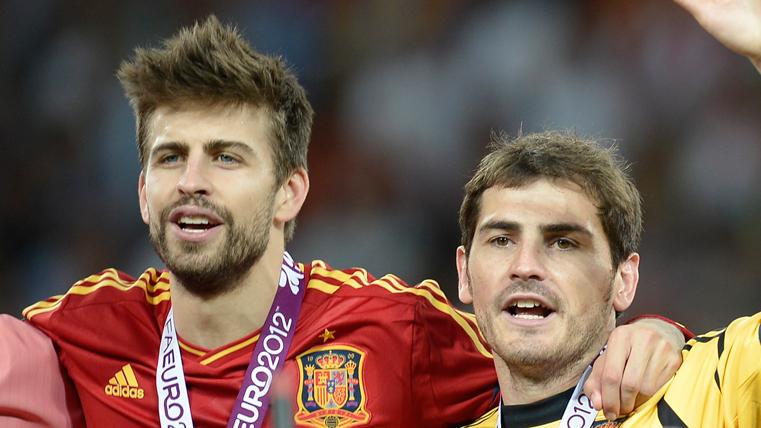 Piqué y Casillas, celebrando la Eurocopa de 2012