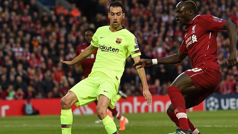 Sergio Busquets in a played with Mané