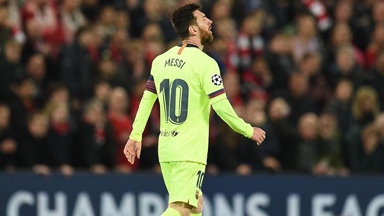 Leo Messi leaves  of Anfield after the defeat