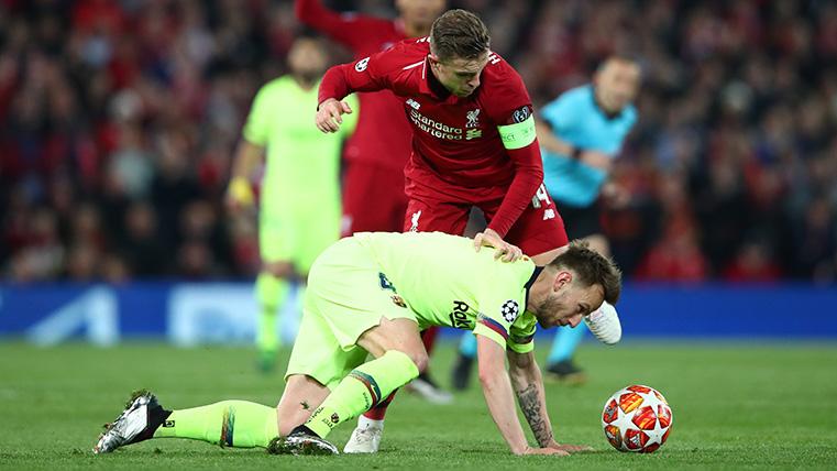 Rakitic Loses a balloon in front of Henderson