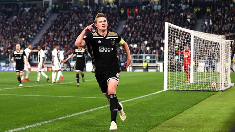 Matthijs Of Ligt, celebrating a marked goal against the Juventus