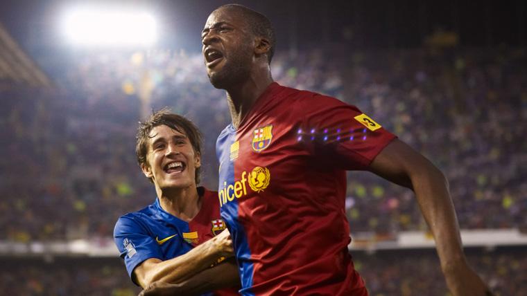 Yaya Touré Celebrates a goal with the FC Barcelona