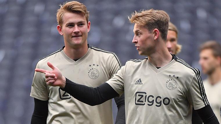 Matthijs de Ligt y Frenkie de Jong, durante un entreno del Ajax