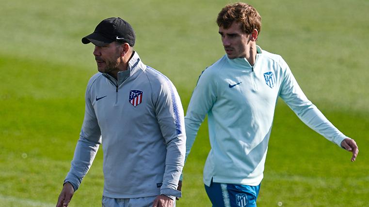 The Cholo Simeone and Antoine Griezmann in a training