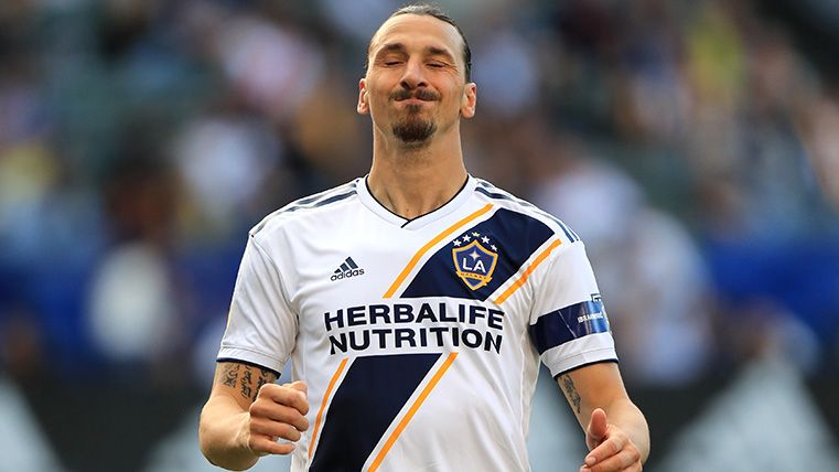Zlatan Ibrahimovic In a party with the Galaxy this year