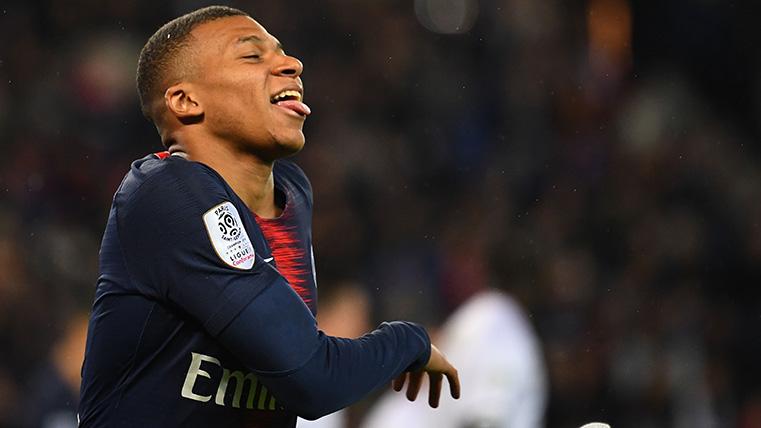 Mbappé celebra uno de los goles que marcó contra el Dijon