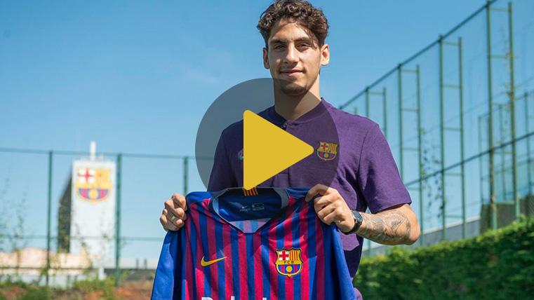 Ludovit Reis, posando con la camiseta del FC Barcelona I FCB