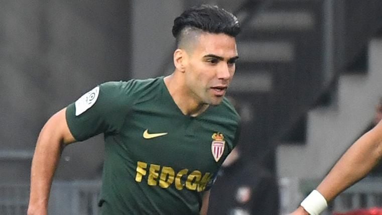 Falcao Celebrates a goal with the Monaco this year in League
