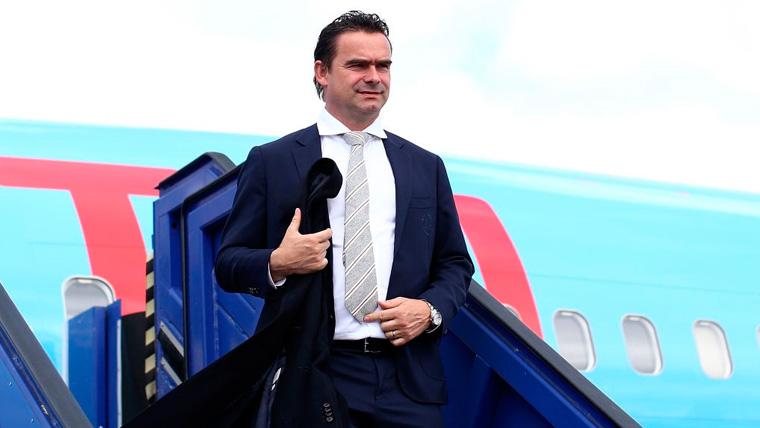 Marc Overmars in a trip of the Ajax