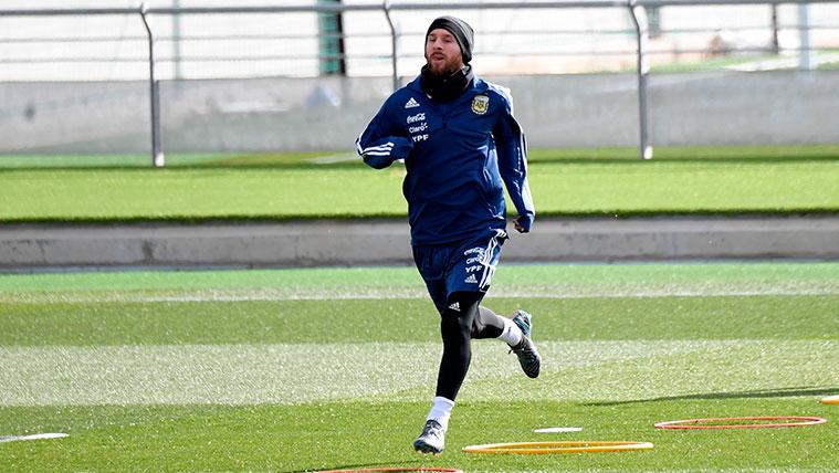 Leo Messi in a training of the selection of Argentina