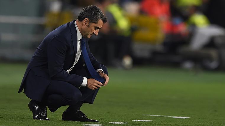 Ernesto Valverde, cabizbajo tras la derrota contra el Valencia en la final de Copa