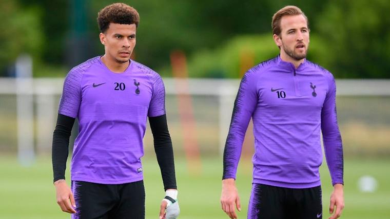Dele Alli And Harry Kane in a training of Champions