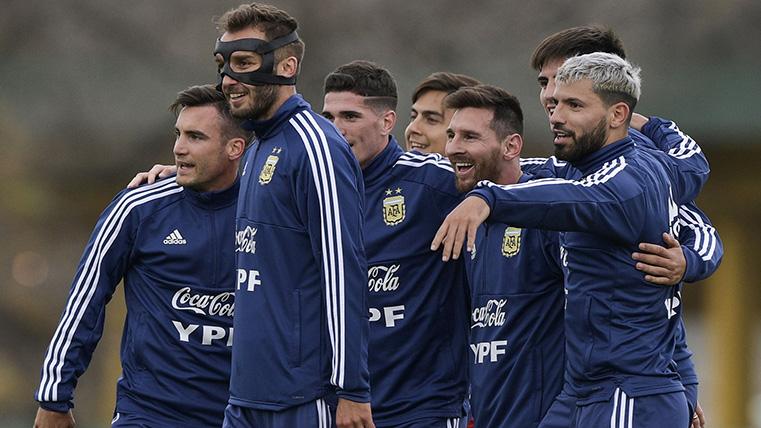 Los jugadores de Argentina, bromeando en un entrenamiento