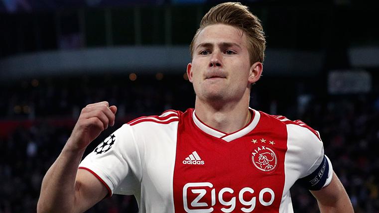 Matthijs Of Ligt, celebrating a marked goal with the Ajax this course