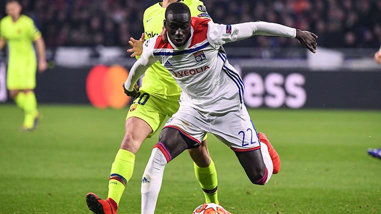 Ferland Mendy en un partido con el Lyon