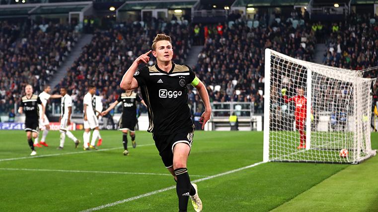 Matthijs Of Ligt, celebrating a marked goal against the Juventus