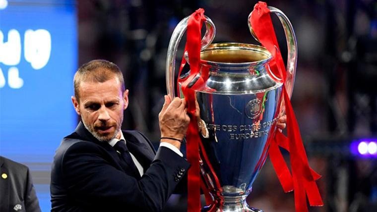 Aleksander Ceferin, president of the UEFA, with the trophy of the Champions