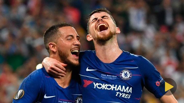 Eden Hazard and Jorginho celebrate a goal of Chelsea