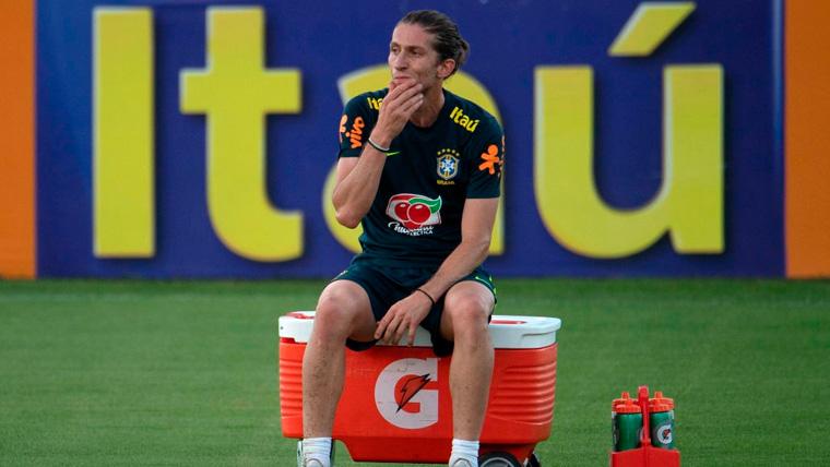 Filipe Luis in a training of the selection of Brazil