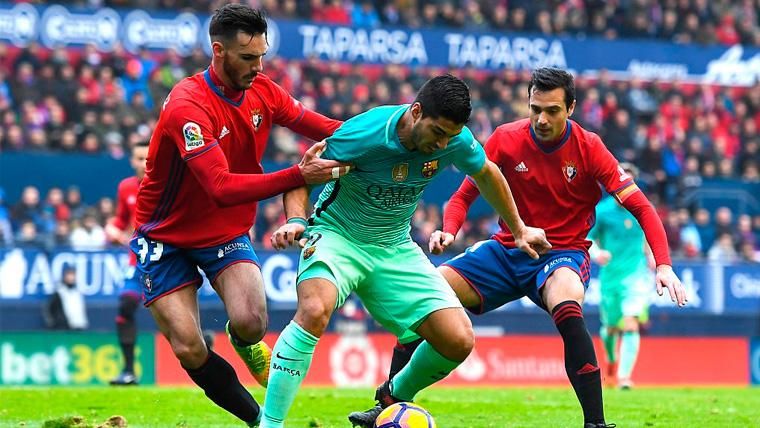 Luis Suárez en un partido contra Osasuna