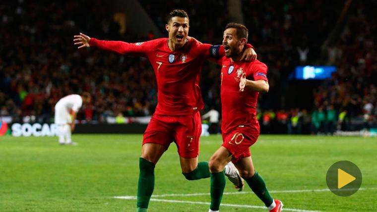 Cristiano Ronaldo y Bernardo Silva celebran un gol de la selección de Portugal