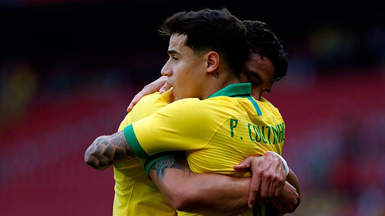 Thiago Silva, abrazándose con Coutinho en una imagen de archivo