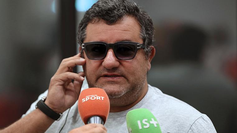Mino Raiola, in an image of archive speaking by the mobile
