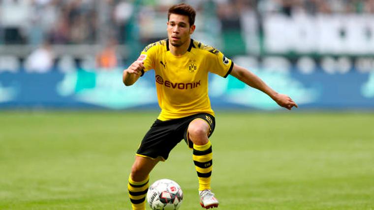 Raphael Guerreiro, side of the Borussia Dortmund