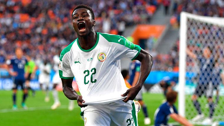 Moussa Wagué, celebrando su gol en el Mundial
