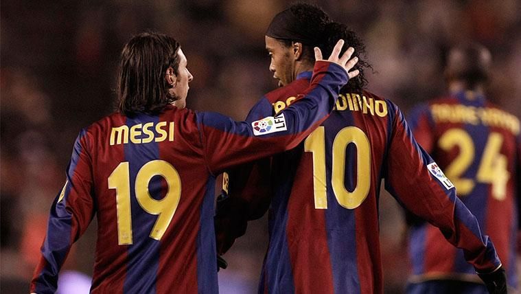 Leo Messi and Ronaldinho celebrate a goal of the FC Barcelona