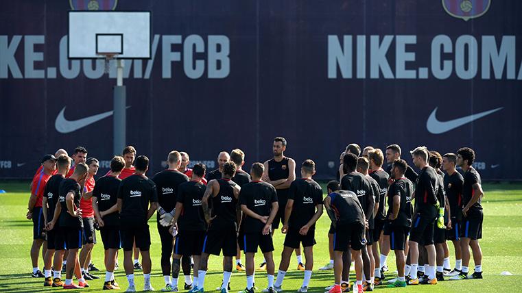 El FC Barcelona, durante un entrenamiento en la Ciutat Esportiva Joan Gamper