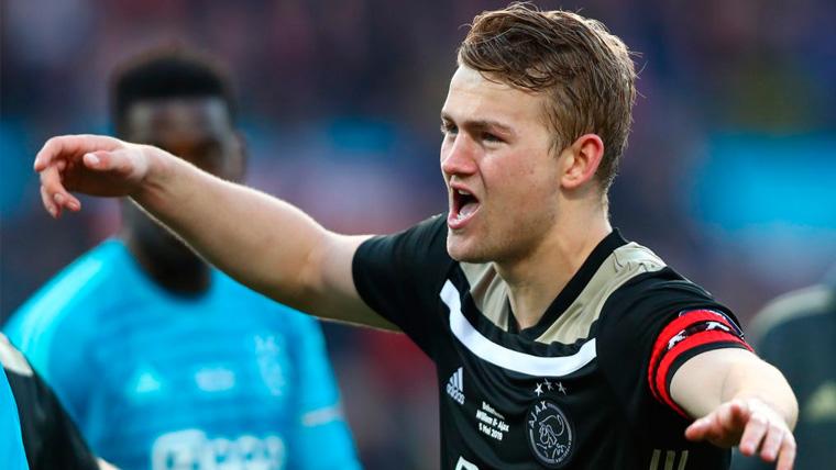 Matthijs Of Ligt celebrates a goal with the Ajax