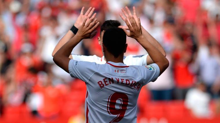 Wissam Ben Yedder celebrates a goal of the Seville