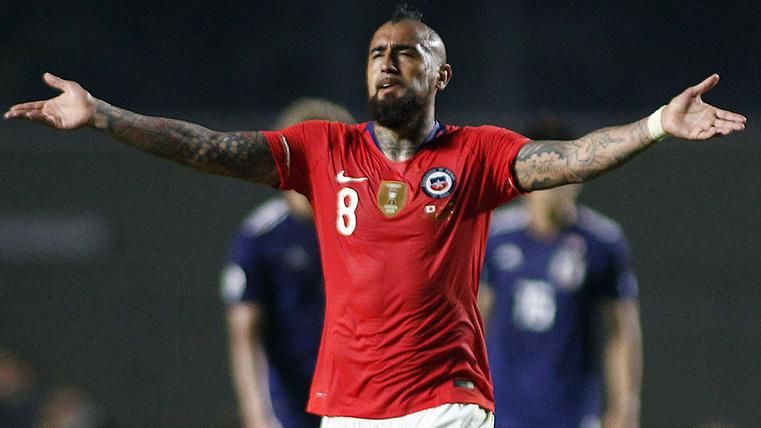 Arturo Vidal in the party of Chile against Japan