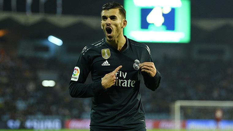 Ceballos celebra un gol con el Madrid este año