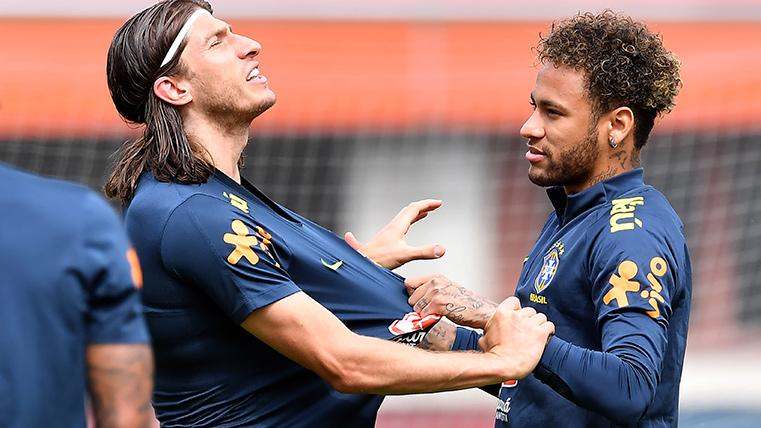 Filipe Luis and Neymar Jr, during a train with the selection of Brazil