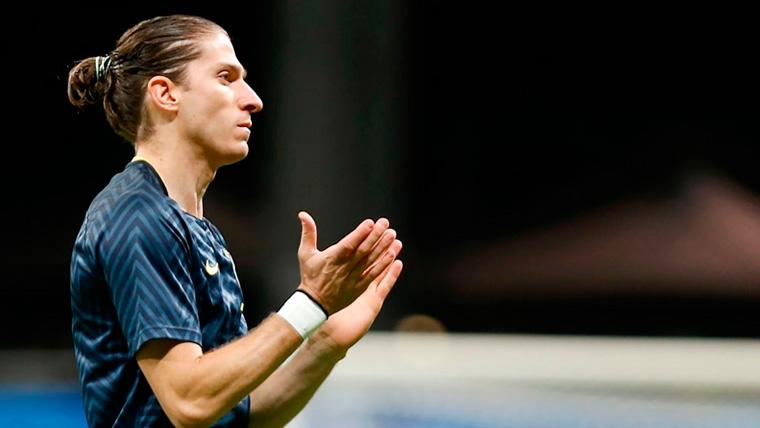 Filipe Luis in a training of the selection of Brazil
