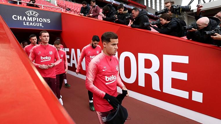 Philippe Coutinho, going out to train with the FC Barcelona