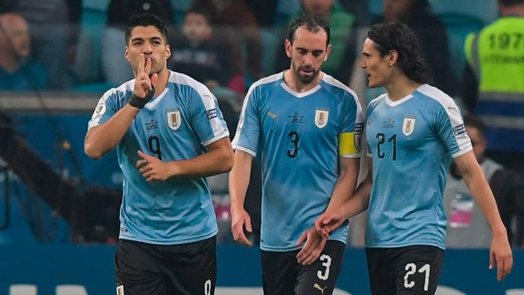 Luis Suárez celebra un gol con la selección de Uruguay