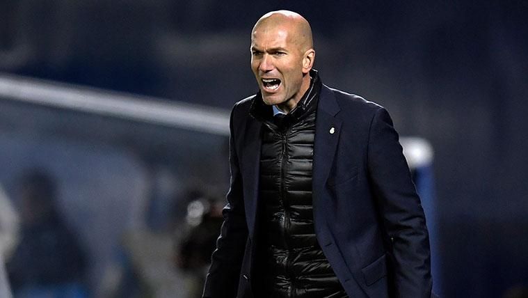 Zinedine Zidane en un partido del Real Madrid