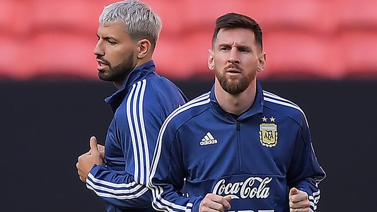 Sergio Agüero y Leo Messi, durante un entrenamiento con Argentina