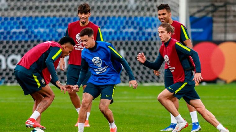 The players of the selection of Brazil in a session of training