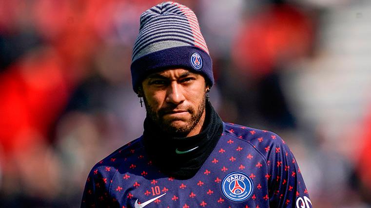 Neymar Jr en un calentamiento con el PSG