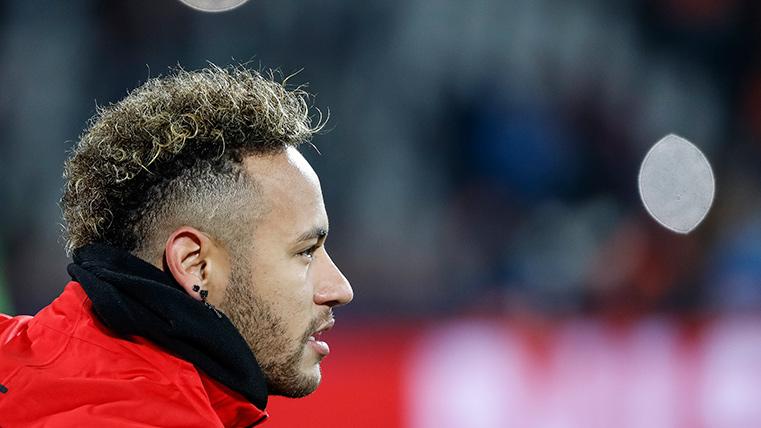 Neymar Jr, before a party with Paris Saint-Germain