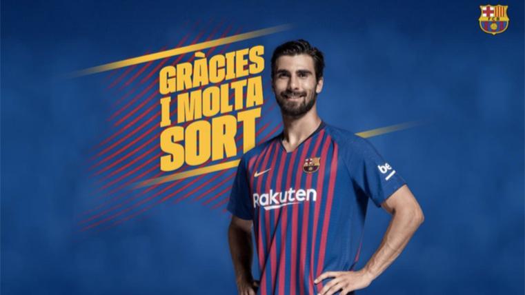 André Gomes sacks  of the FC Barcelona and index card by the Everton