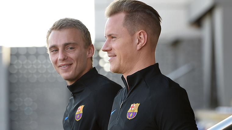 Ter Stegen y Jasper Cillessen, antes de un entreno del FC Barcelona