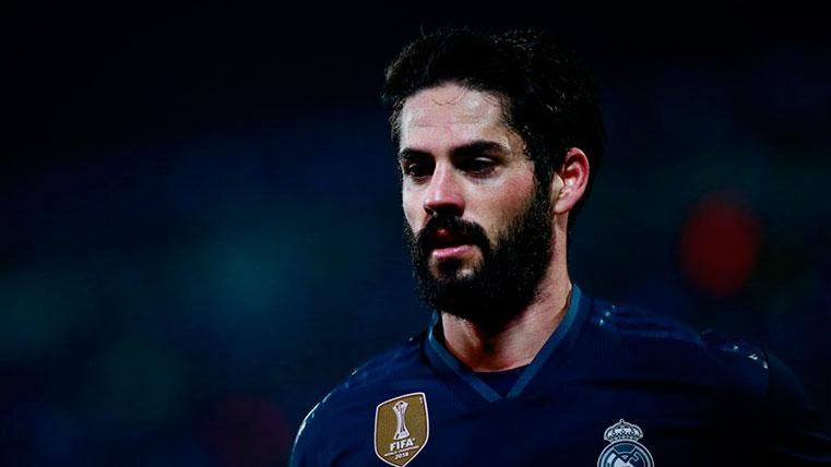 Isco, with poster in the market