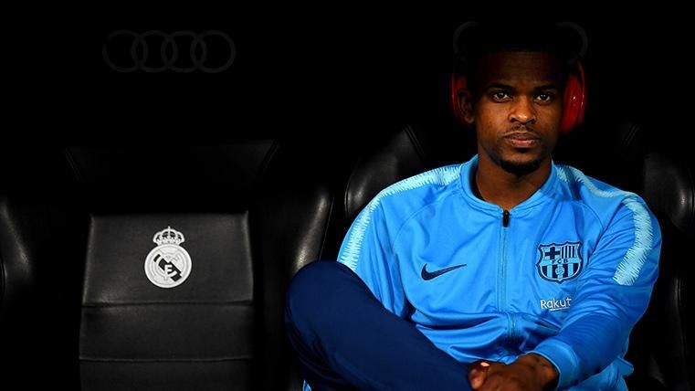 Nélson Semedo, seated in the bench of the FC Barcelona